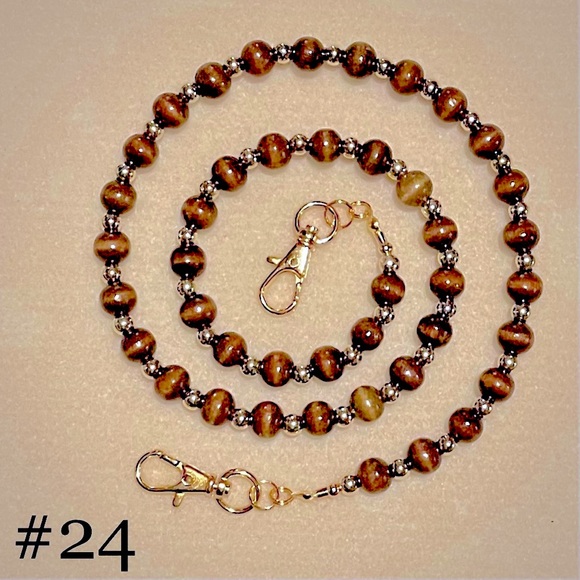 ~*Beaded Face Mask Holder Necklace / Mask Chain*~ - Picture 1 of 2